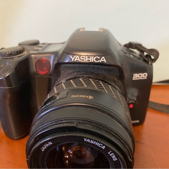 Yashica 300 Auto Focus Kyocera 35MM SLR FILM camera 28-70MM Zoom WORKING TESTED - Picture 2 of 7